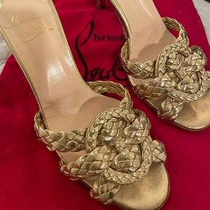 🔥Louboutin Sandals in near perfect condition 🔥